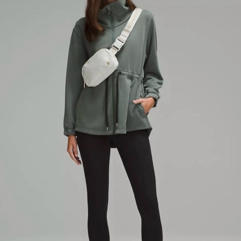 Lululemon Vapor/White/Gold Crossbody Bag LIMITED ADDITION - Picture 4 of 7